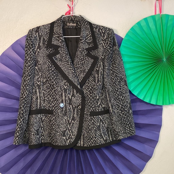 Raffinati Skirt Suit, 12 - Picture 2 of 6